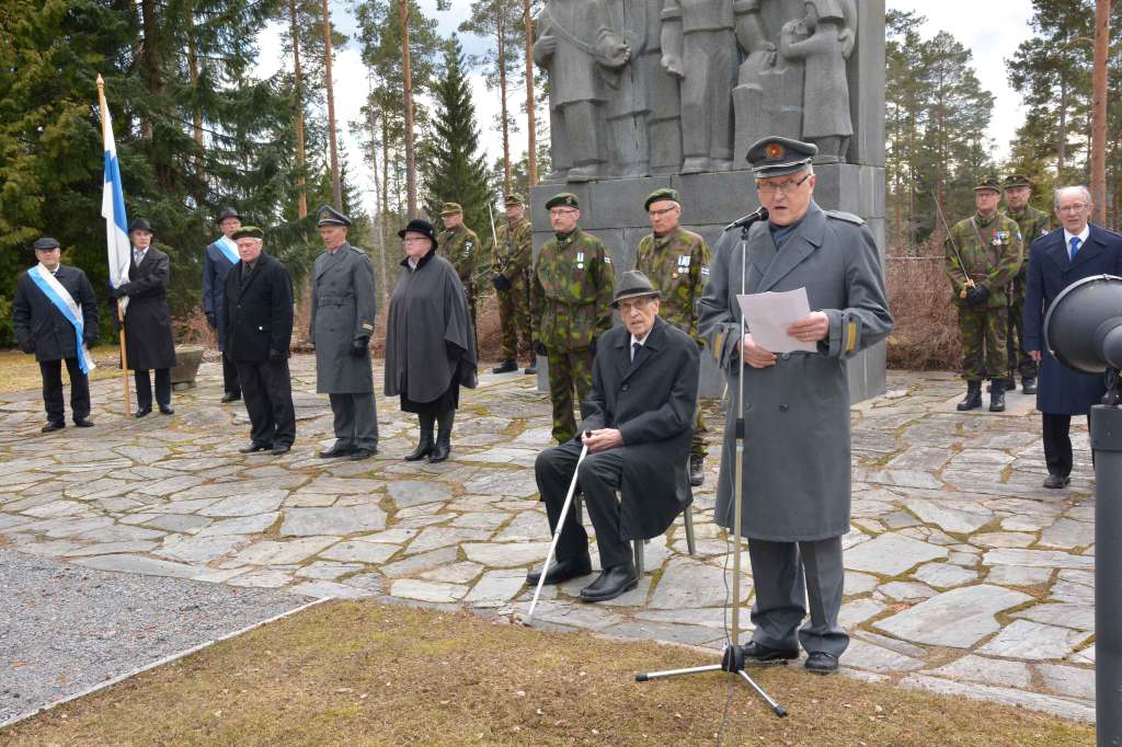 Viitasaari_veteraanipäviän-seppele_netti