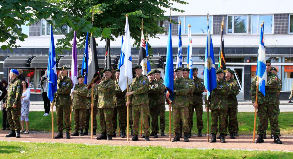 Reserviläisten lippulinna Keski-Suomen alueellisessa Maanpuolustusjuhlassa Jyväskylässä 2012