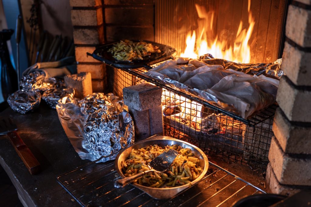 Monenlaisia herkkuja voi valmistaa takassakin