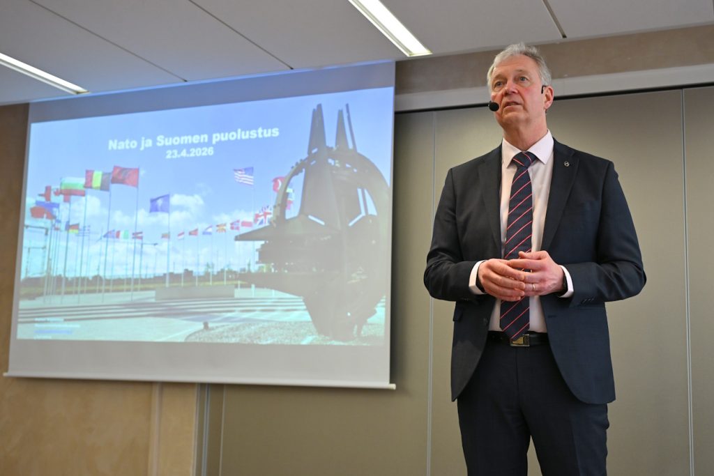 Eversti evp Petteri Kajanmaa Jyväskylässä: ”Sotaa ei voiteta drooneilla”