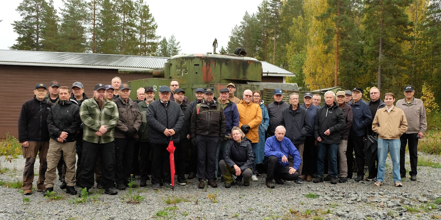 Retkeläiset ryhmäkuvassa